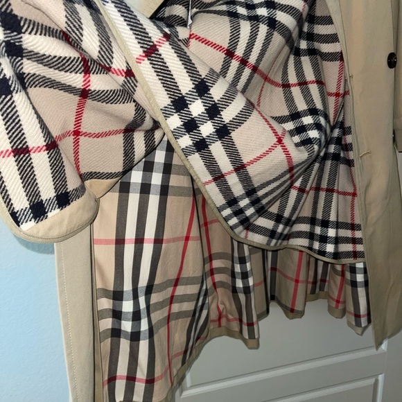 BURBERRY TRENCH COAT - Picture 11 of 17